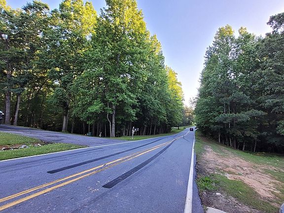 5th image of 249 Mountain Meadows Dr