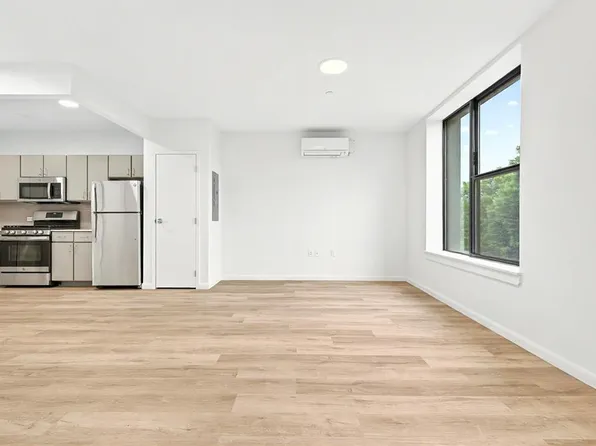 1731 Lacombe Avenue image 6 of 28