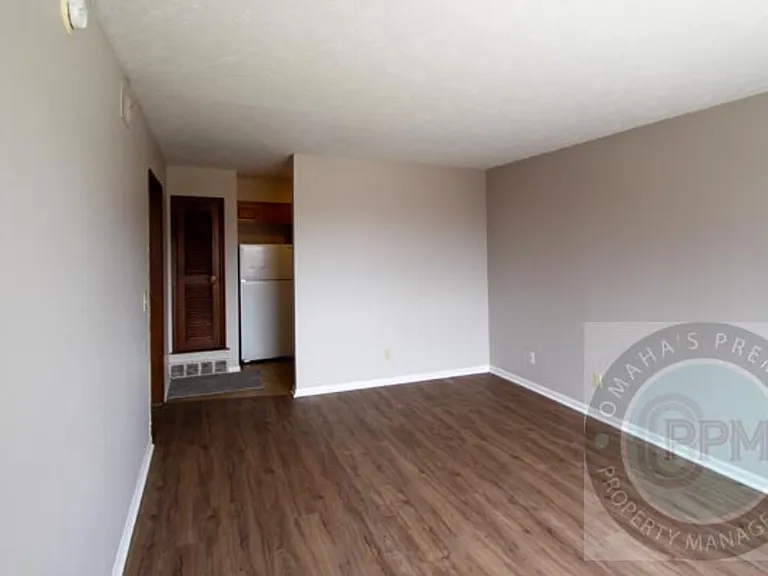 1016 N 47th Ave — Photo 2