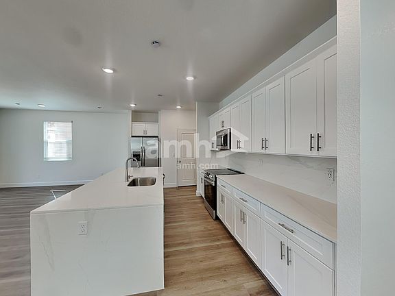 4th image of 4552 Camden Bridge St