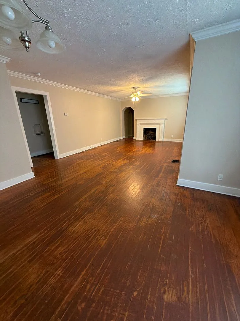 Available Now! 3 Bedroom 2 Bath — Photo 3