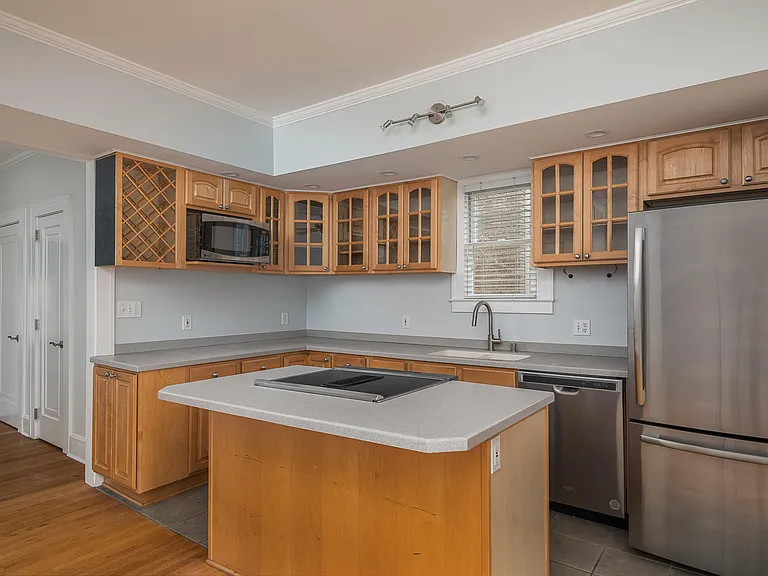 1378 Fontaine Rd — Photo 10