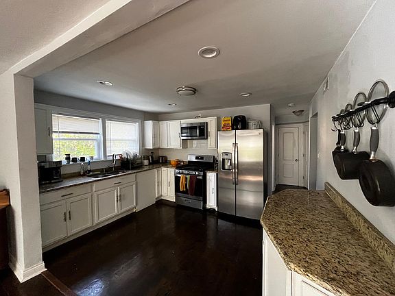 4th image of 5946 W Washington Blvd #2W