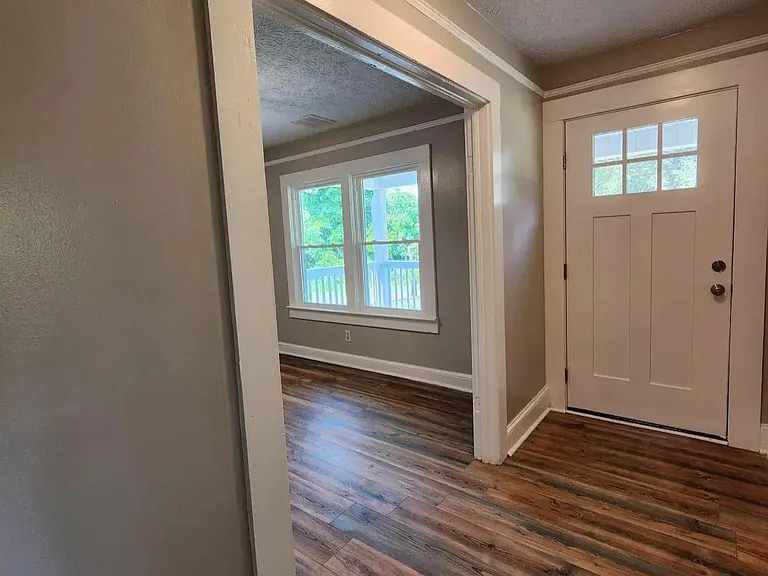 112 Jackson Ave — Photo 8