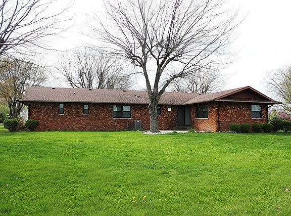 3rd image of 104 N Blue Spruce Ln