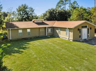 204 Henley Pl, Bay Saint Louis, MS 39520