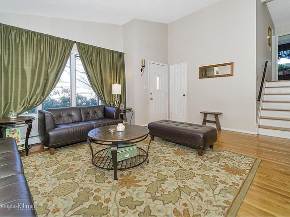 3rd image of 182 W 23rd St
