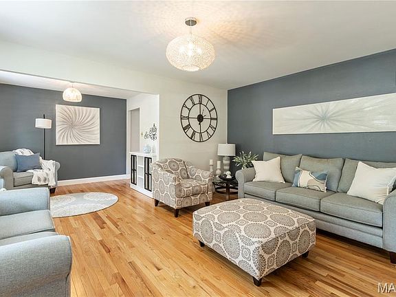 4th image of 373 Sorrento Dr