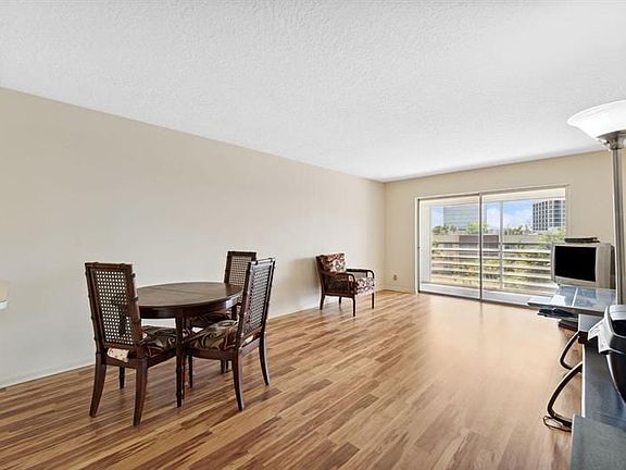 3rd image of 1638 Embassy Dr APT 410