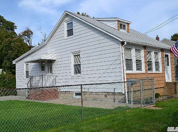 2nd image of 633 Woodland Dr