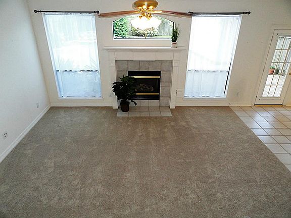 5th image of 2450 Lakeside Dr