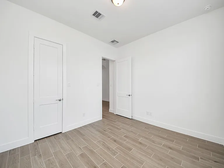 25026 Midnight Willow — Photo 7