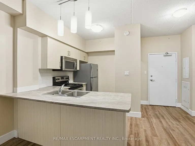 149 Main St W #309 — Photo 11