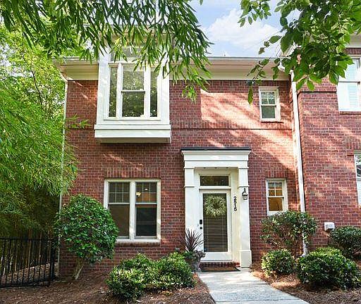 Front Entrance - Corner unit