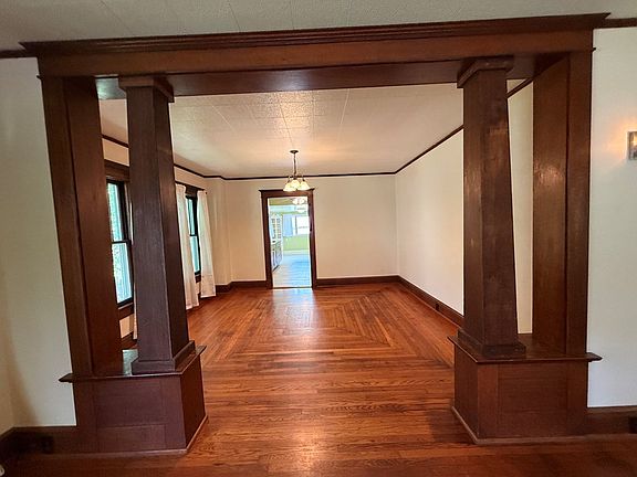 5th image of 707 E Normal St
