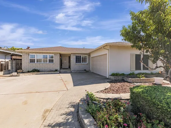 1077 Sierra Madre Dr, Salinas, CA 93901