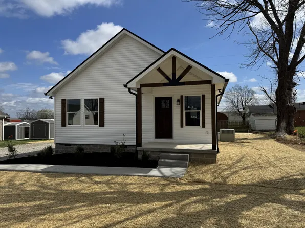 706 Courthouse Vw, Lafayette, TN 37083