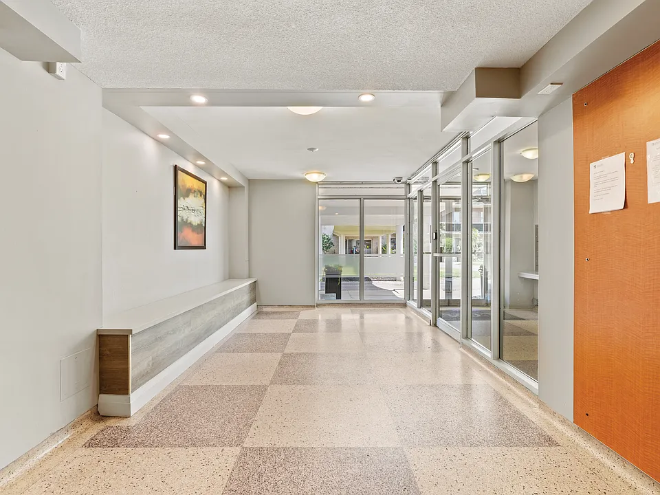 19 Lynnwood Dr
