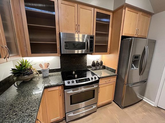 4th image of 586 Manzana Pl