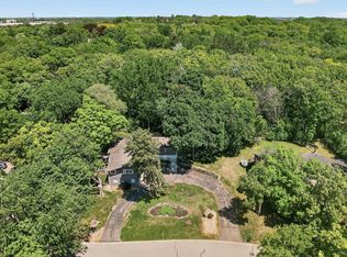 12020 Mayflower Cir, Minnetonka, MN 55305