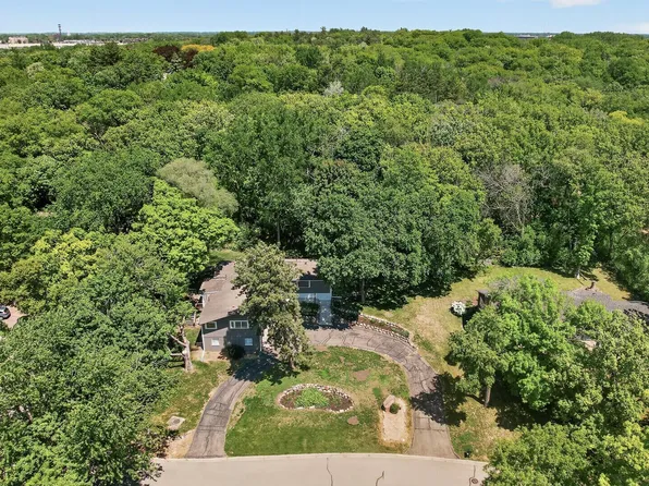12020 Mayflower Cir, Minnetonka, MN 55305