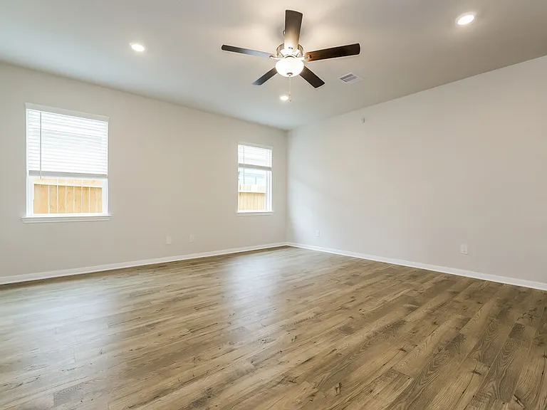 16435 Honeysuckle Hill Dr — Photo 5