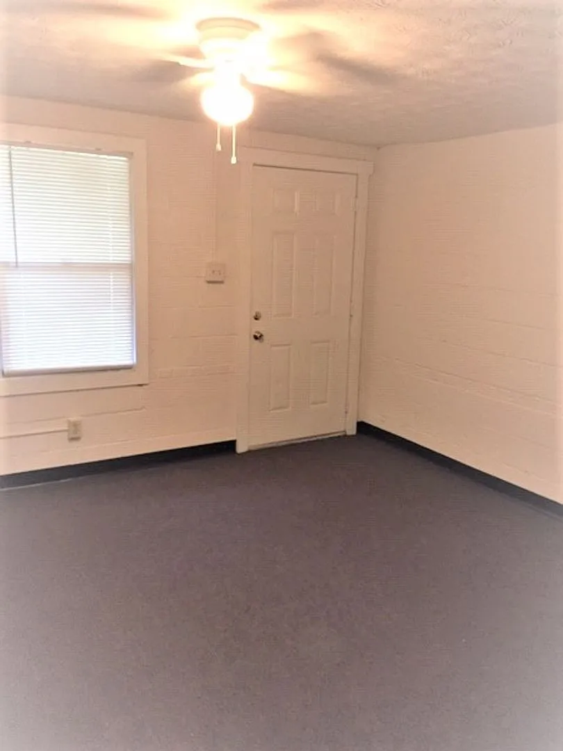 Crystal Court Apartments — Photo 2
