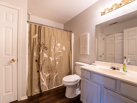 4th image of 4607 Dewey Way