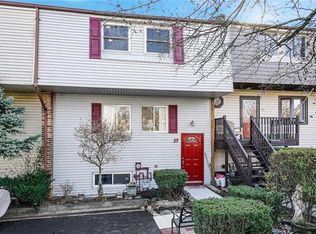 27 Red Barn Ln, Middletown, NY 10940