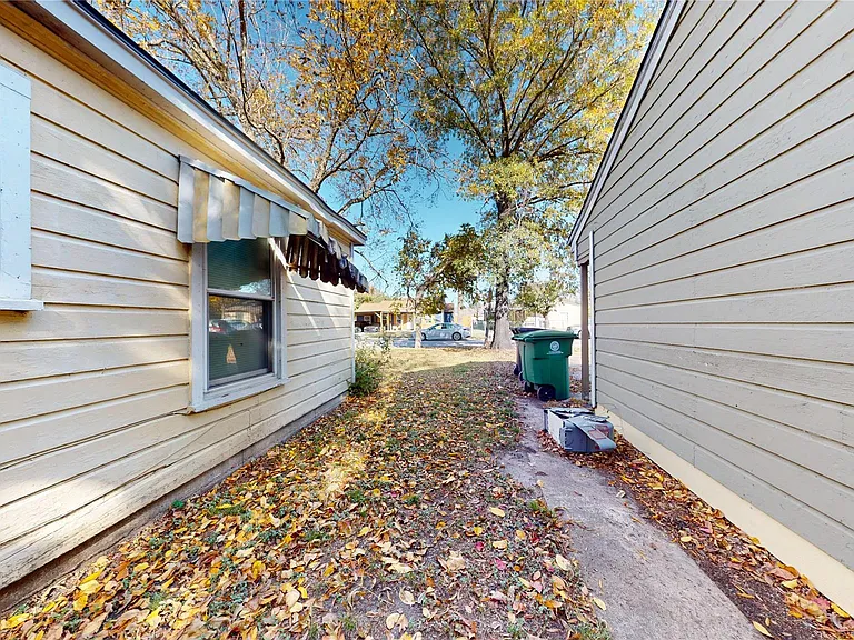 3826 Landa Ln — Photo 29