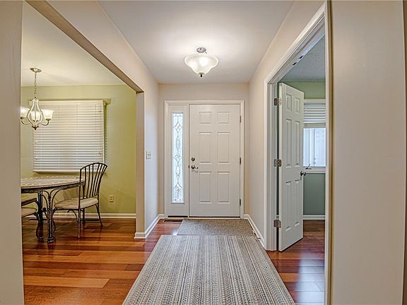 5th image of 15313 Forest Park Dr