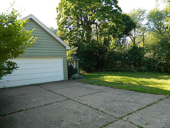 4th image of 452 Goundry St