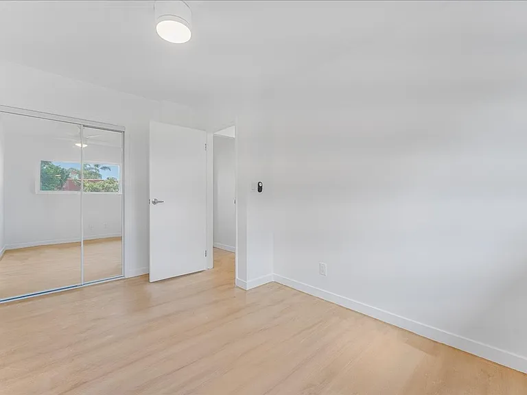 3528 E 2nd St #4 — Photo 11