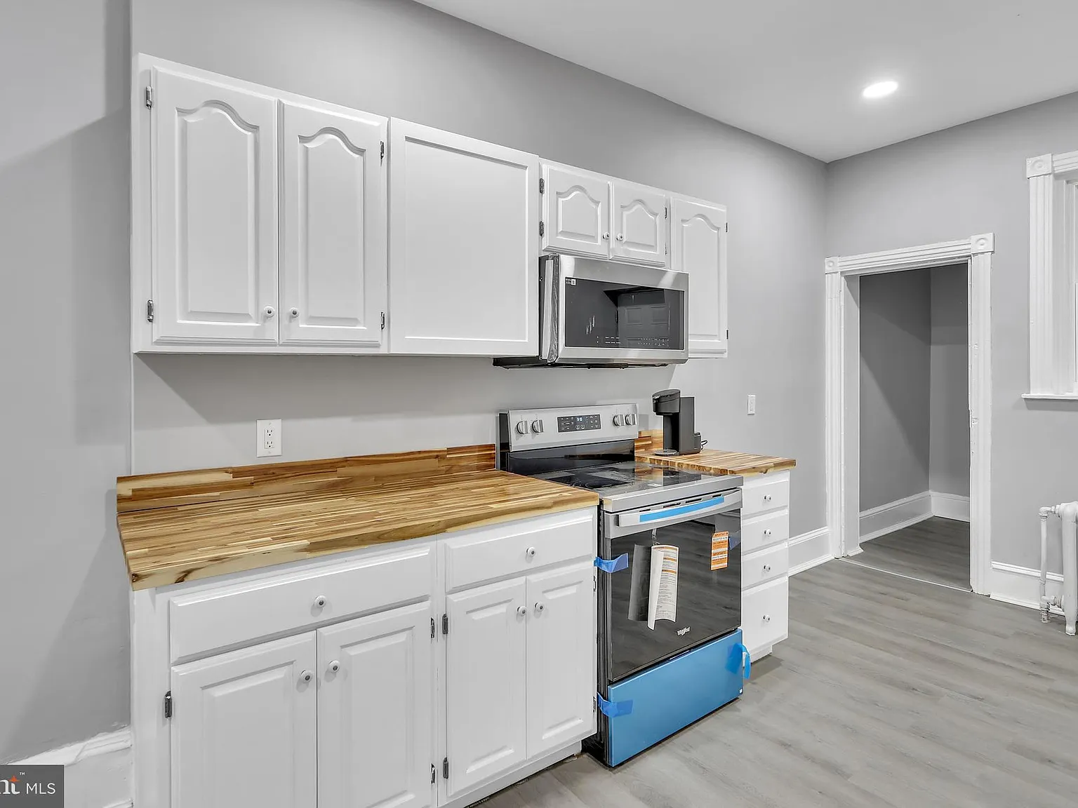 3 bed, 3.0 bath, 1450 sqft, $1,900 — Photo 3