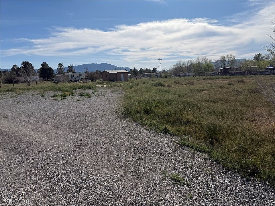 1st image of 521 S Woodchips Rd