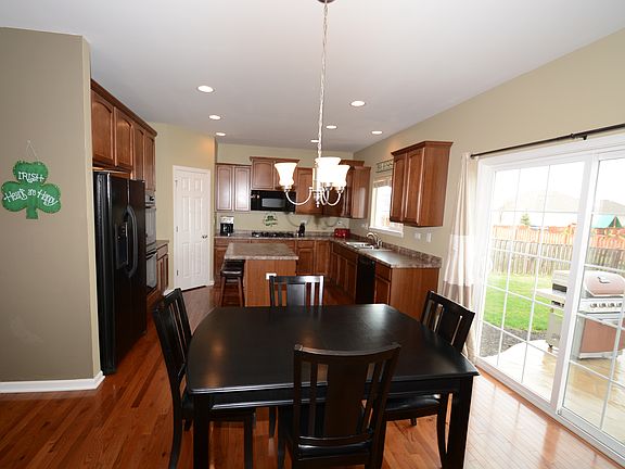 4th image of 1002 Willow Ln