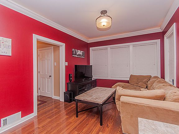 5th image of 2725 N Newcastle Ave