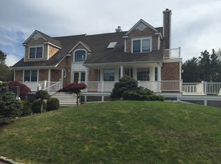 10 Bay Meadow Ln, Westhampton Beach, NY 11977