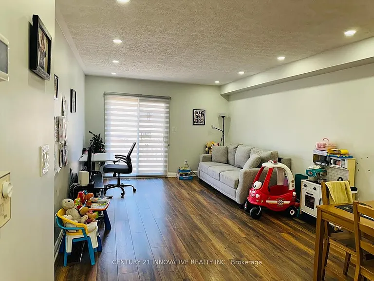 25 B Griffiths Dr #B — Photo 3