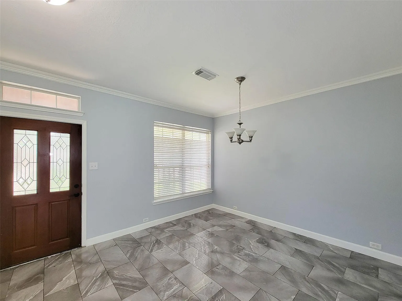 4 bed, 2.5 bath, 2870 sqft, $2,600 — Photo 4