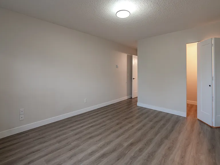 165 Edmonton Ave — Photo 4