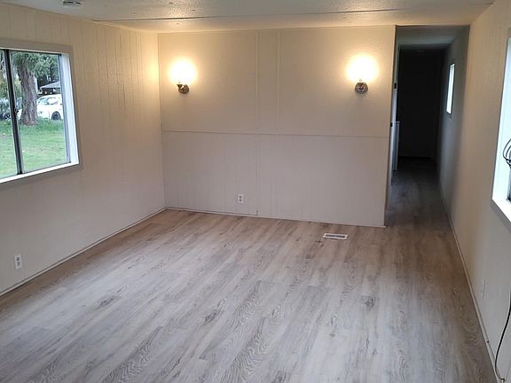4th image of 20521 42nd Ave E