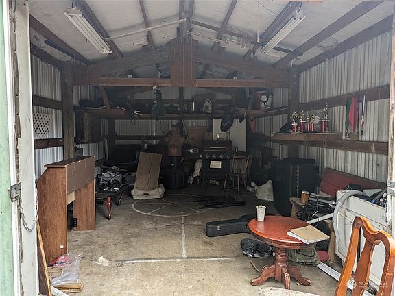5th image of 261 E Budd Drive