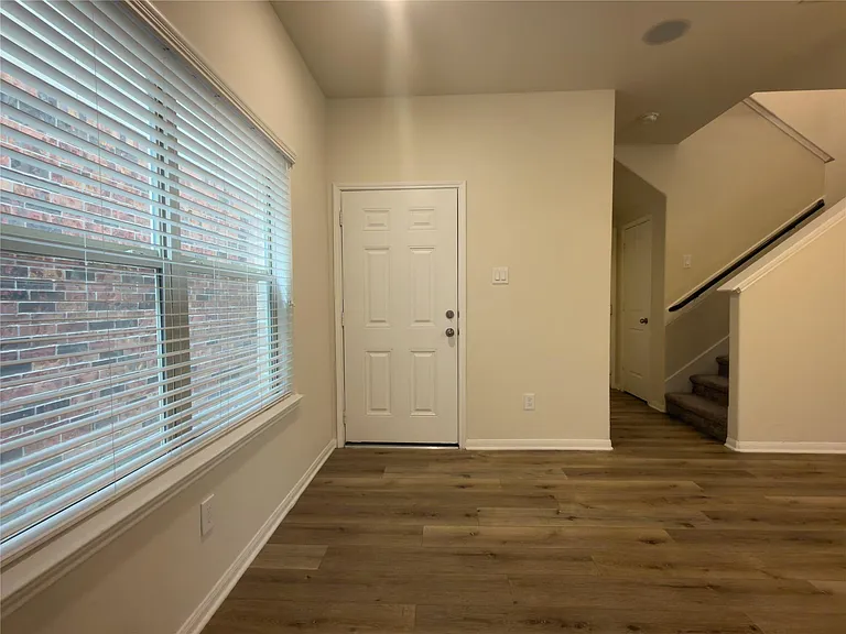 17035 Amarose Dr — Photo 7