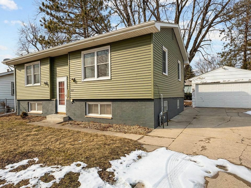 1st image of 2547 W 9th St