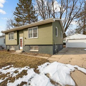 2547 W 9th St, Waterloo, IA, 50702