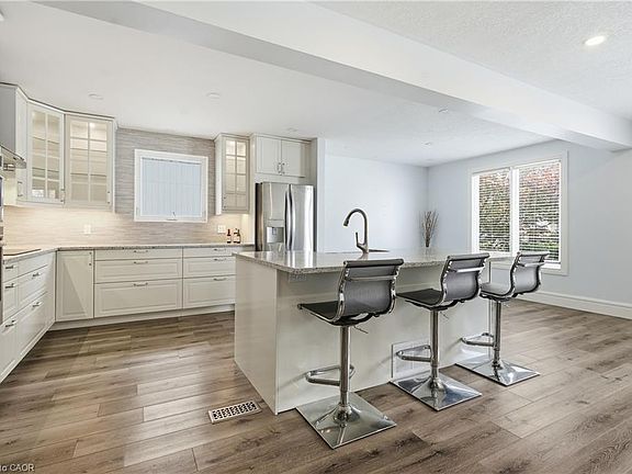 5th image of 5062 Friesen Blvd