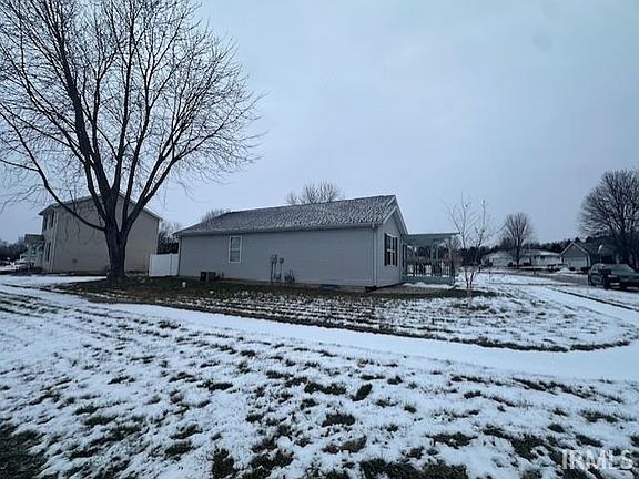 4th image of 53855 Marshall Dr E