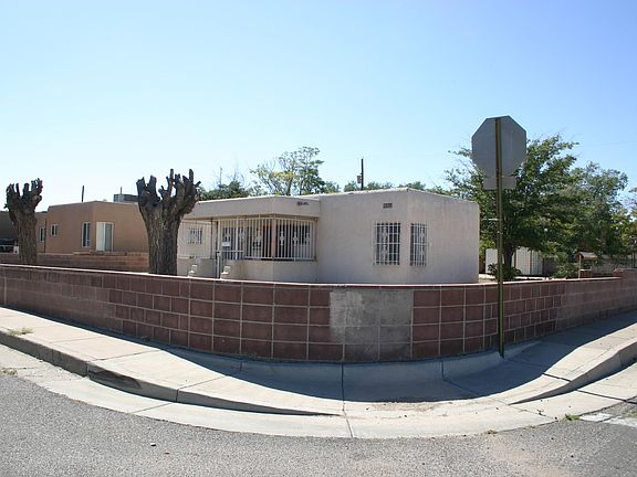 4th image of 2745 Montclaire Dr NE