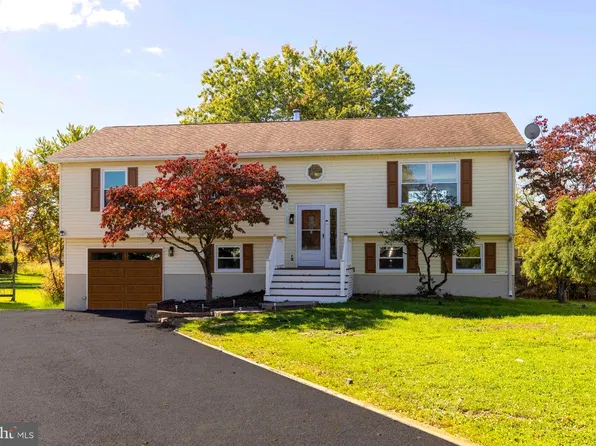 226 Aubrey Dr, Quakertown, PA 18951